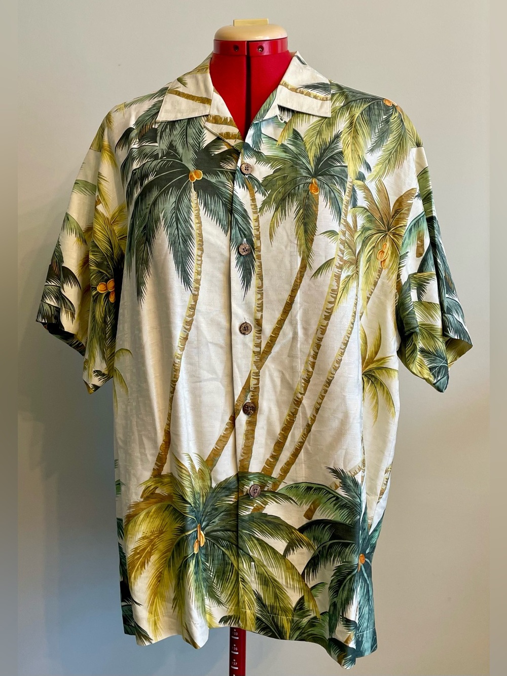 Tommy Bahama - all silk Hawaiian shirt Size Small